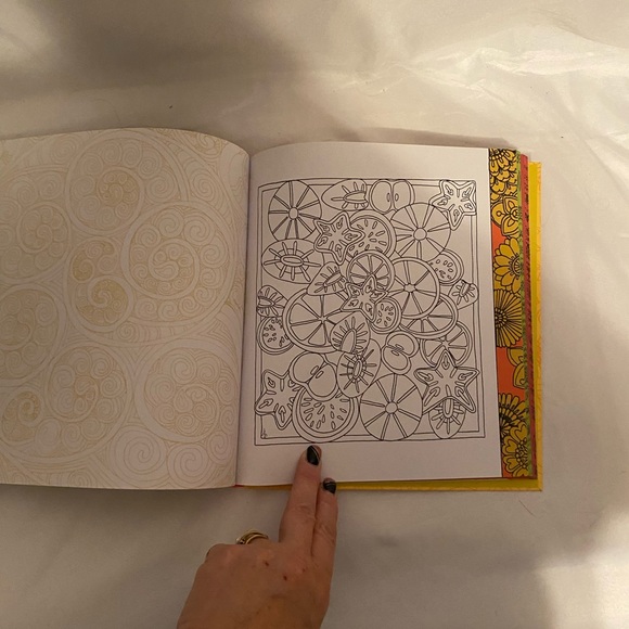 Adult colouring book - Picture 4 of 5